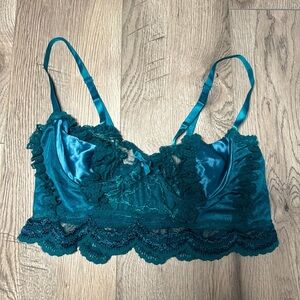 vintage fredrick’s of hollywood emerald green lace ruffle trim bra size small